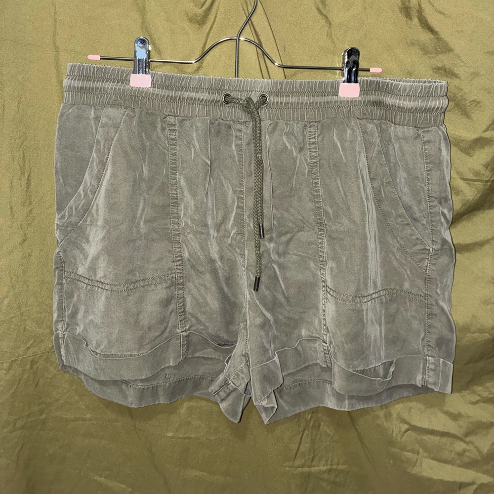 Universal Thread Olive Green flowy shorts